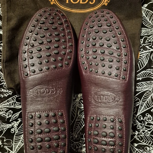 Tod's NWOT Dark Dark Brown Textured Loafers - Picture 3 of 6